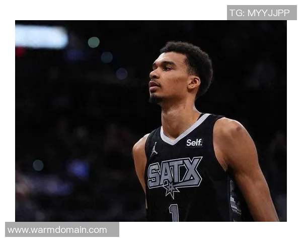 足球明星文班亚马的崛起与未来展望：从青涩少年到世界瞩目的超级球星